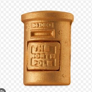 Lush Santa’s Post Box Bath Bomb